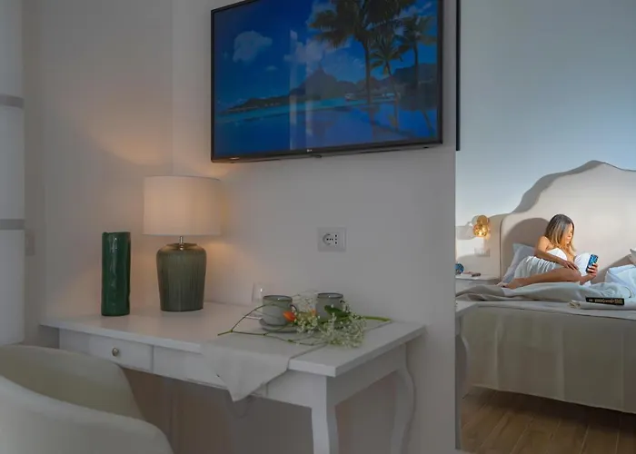 La Serenata Luxury 4* مايوري