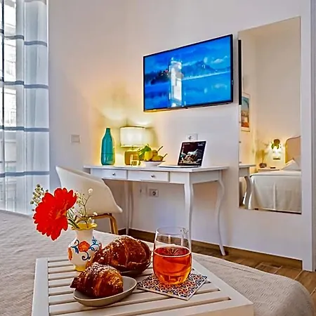 La Serenata Luxury Bed & Breakfast 4*