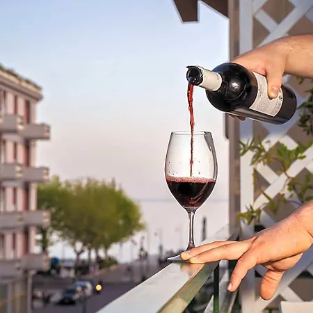 La Serenata Luxury Bed & Breakfast 4*