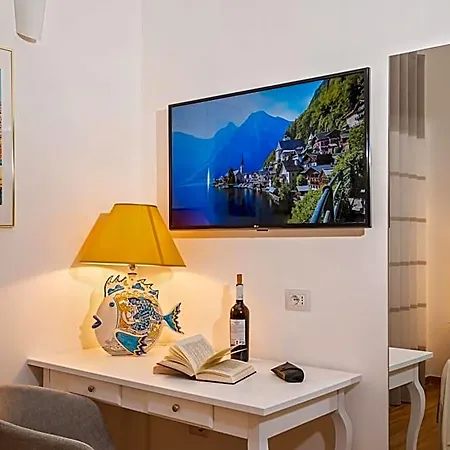 לינה וארוחת בוקר La Serenata Luxury מאיורי