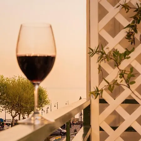 La Serenata Luxury Bed & Breakfast 4*